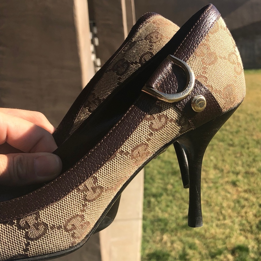 GUCCI Vintage Monogram Logo Leather Stiletto Heels - Picture 3 of 6